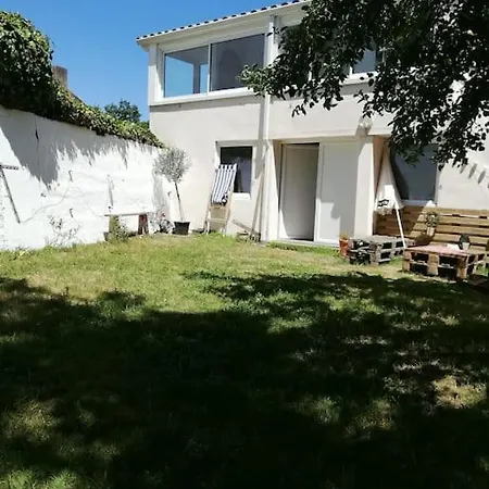 Maison Chaleureuse Entre Mer Et Campagne. *